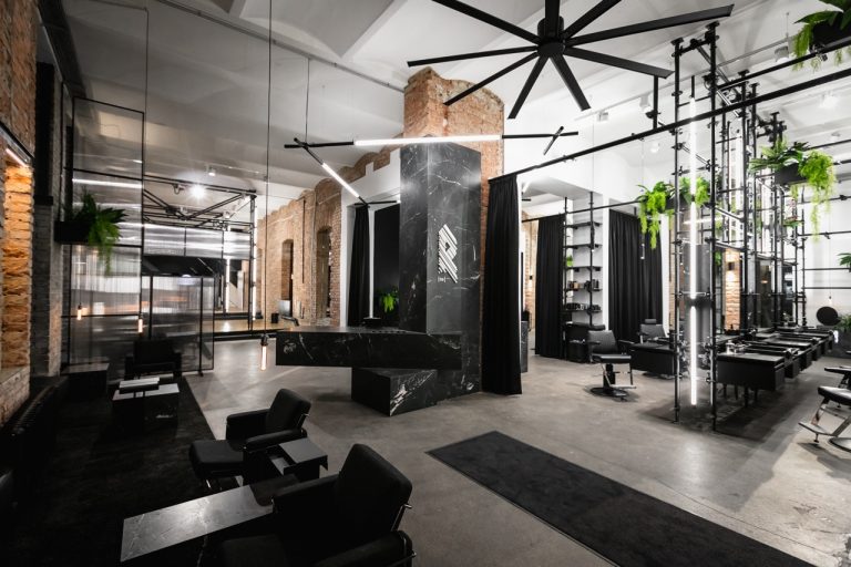 Tattoo-Lounge in Wien mit luxuriösem Interieur und Marmor