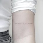 Fine Line Tattoo Schriftzug