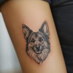 ein mikrorealistisches Tattoo von einem Hund