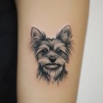 ein mikrorealistisches Tattoo von einem Hund