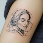 ein mikrorealistisches Tattoo von einem Gesicht