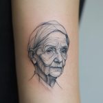ein mikrorealistisches Tattoo von einem Gesicht