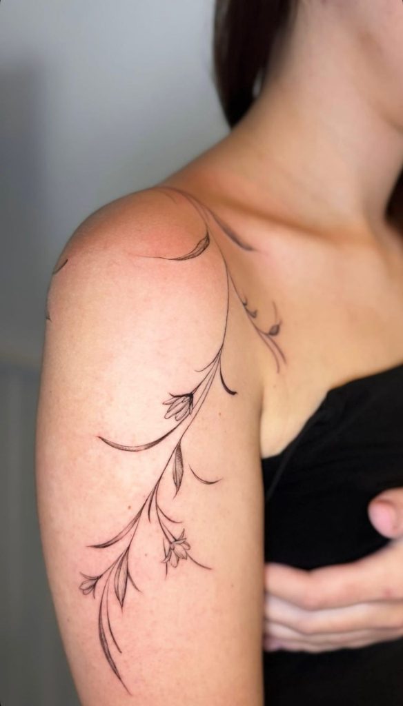 Floral Tattoo: Ranke am Arm