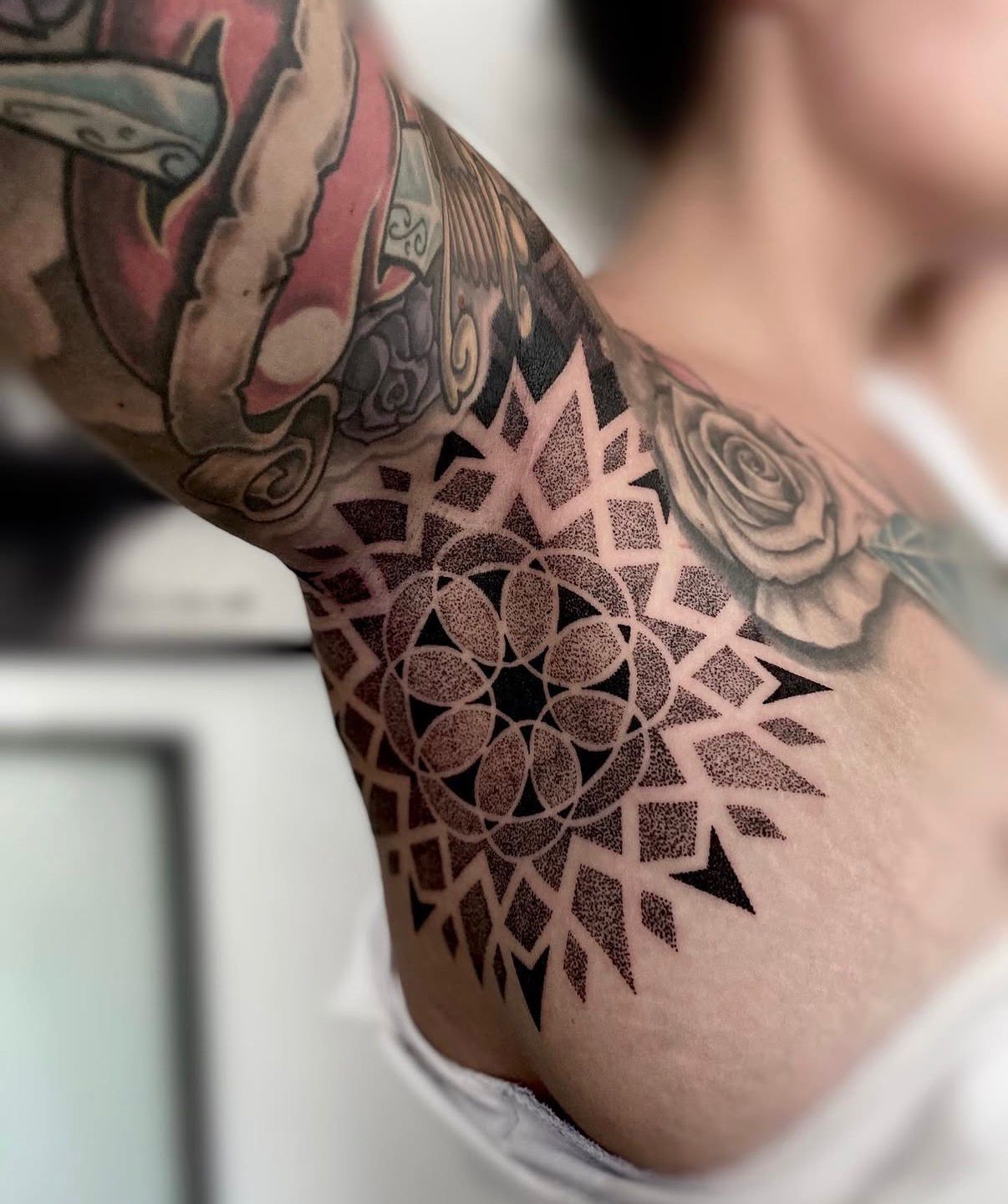 Ornamental Tattoo Wien: symmetrisches Mandala