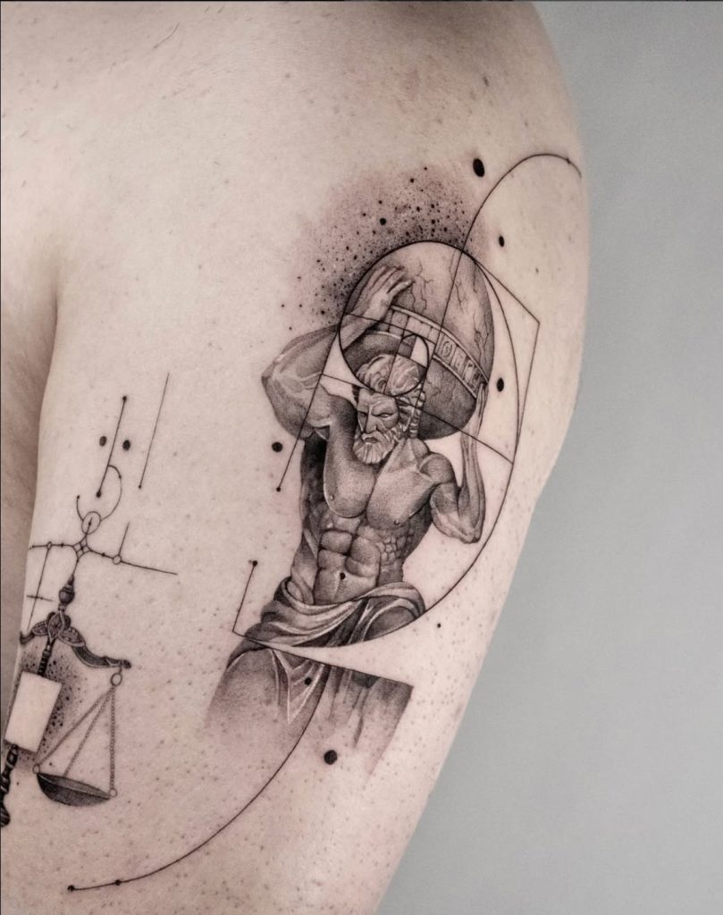Concept Piece Tattoo Wien: Atlas mit Fibonacci-Spirale