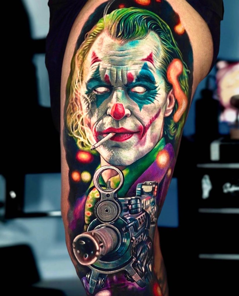 Farbrealismus Tattoo: Joker-Porträt in Farbe
