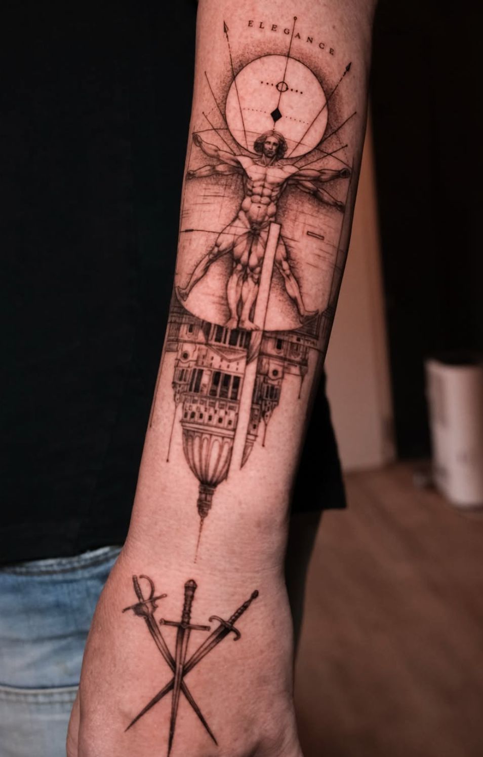 Concept Piece Tattoo Wien: vitruvianisch inspiriertes Gesamtkunstwerk
